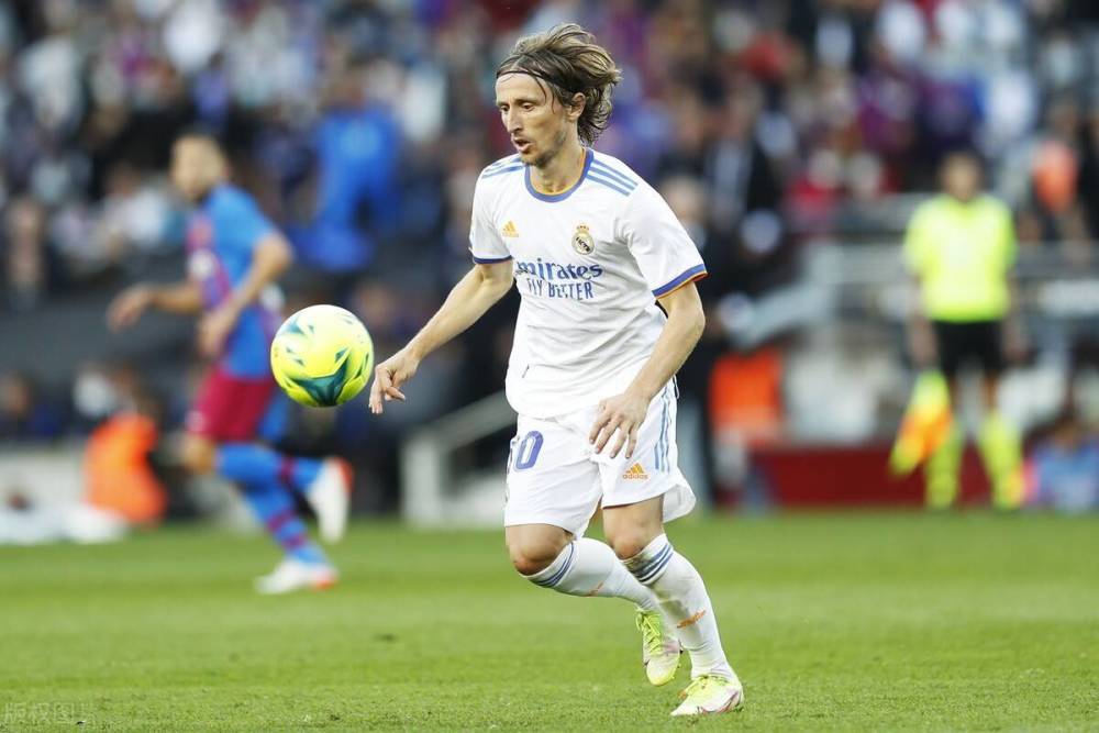 东契奇加盟湖人5场内就达成三双，队史第4人