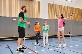 卡莱尔：内姆布哈德遭遇右大腿挫伤，将缺席今天的比赛